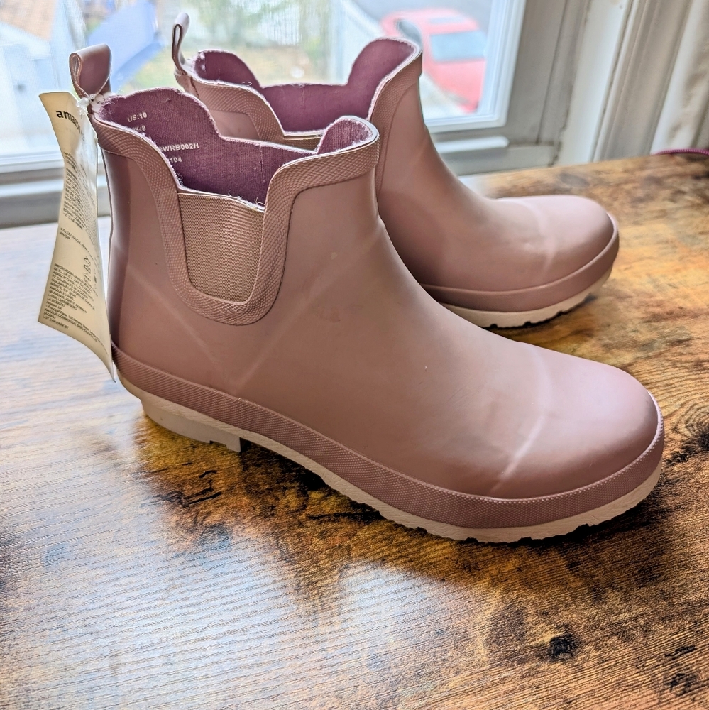 NWT Womens Purple Ankle Rain Boots